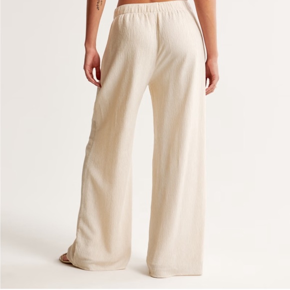 Abercrombie & Fitch Cream Wide Leg Pants High-Rise (PRICEDROP) - Picture 2 of 8